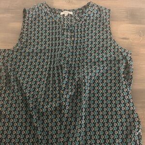 Sleeveless blouse size medium